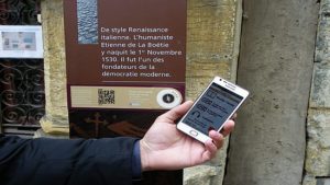 Sarlat, une des premieres villes en France à avoir mis en place la NFC pour le tourisme; 